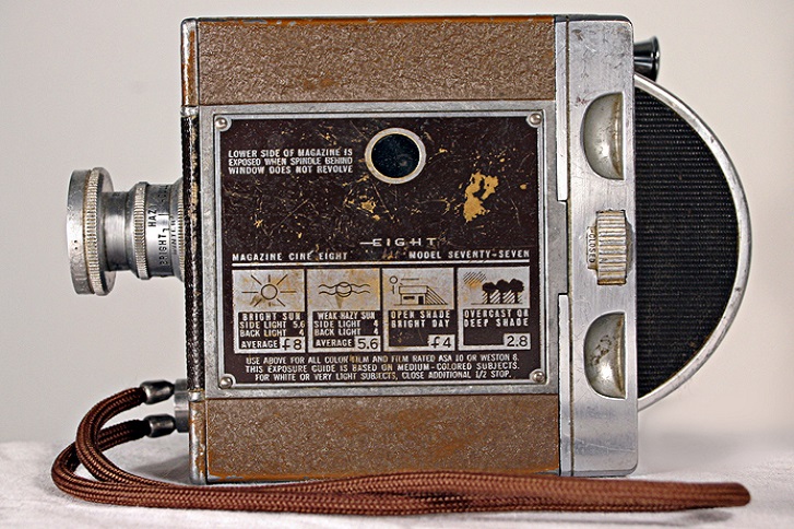 tabliczka znamionowa na starej kamerze